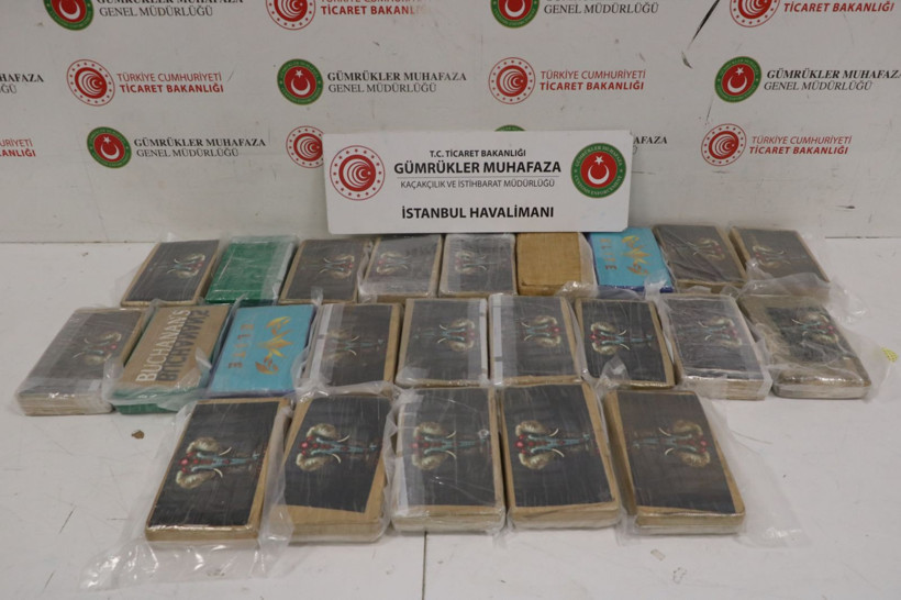 Havalimanından pilot kılığında kaçtı: Meksikalı kuryenin şeytani planı - Resim: 1
