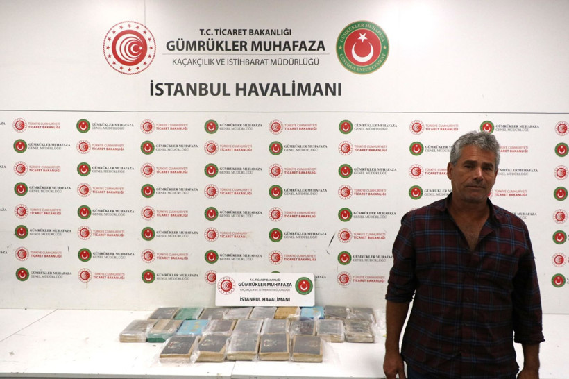 Havalimanından pilot kılığında kaçtı: Meksikalı kuryenin şeytani planı - Resim: 2