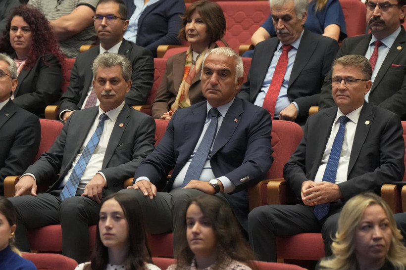 Türk Diline Hizmet Ödülleri töreninde Türkçe mesajı - Resim : 1