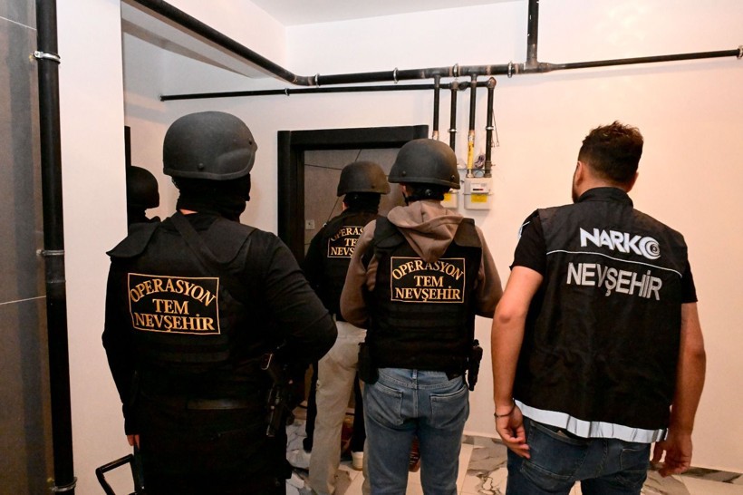 Midelerinde taşıdılar, kargoyla yolladılar: Zehir tacirlerinin 'pes' dedirten oyunu bozuldu - Resim: 5