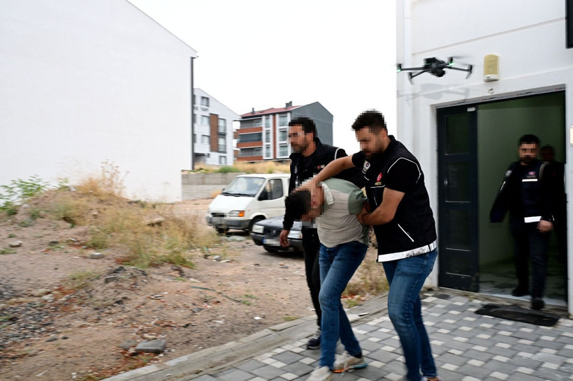 Midelerinde taşıdılar, kargoyla yolladılar: Zehir tacirlerinin 'pes' dedirten oyunu bozuldu - Resim: 7