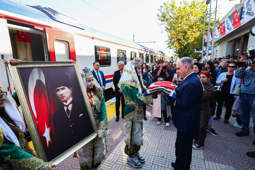 Başkomutan Atatürk Manisa'da böyle karşılanmıştı: 101 yıllık gurur - Resim: 2