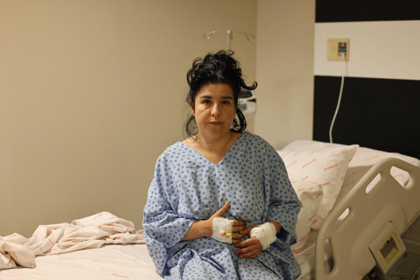 Salonda g&ouml;zyaşları sel oldu! Baba kaza dedi: &Ccedil;ocuklar &lsquo;Annemizi babamız bı&ccedil;akladı - Resim : 4