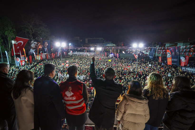 &Ouml;zg&uuml;r &Ouml;zel adayını a&ccedil;ıkladı Erdoğan'a seslendi: Cesaretin varsa se&ccedil;ime gidelim - Resim : 4