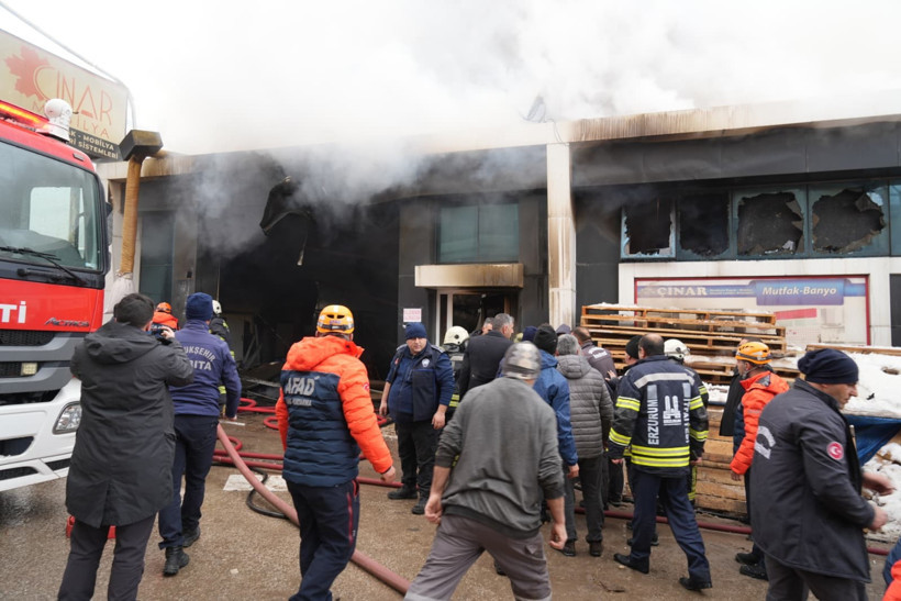 Patlama sonrası alevler y&uuml;kseldi: Erzurum'da kereste fabrikasında facia: &Ouml;l&uuml; ve yaralılar var - Resim : 3