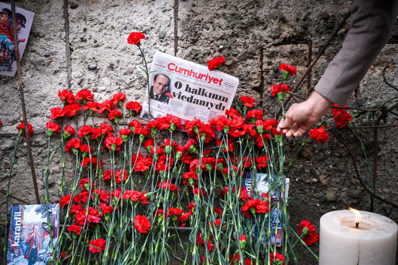Özgür Özel, Uğur Mumcu anmasında konuştu: O tuğlaları paramparça edeceğiz - Resim : 3