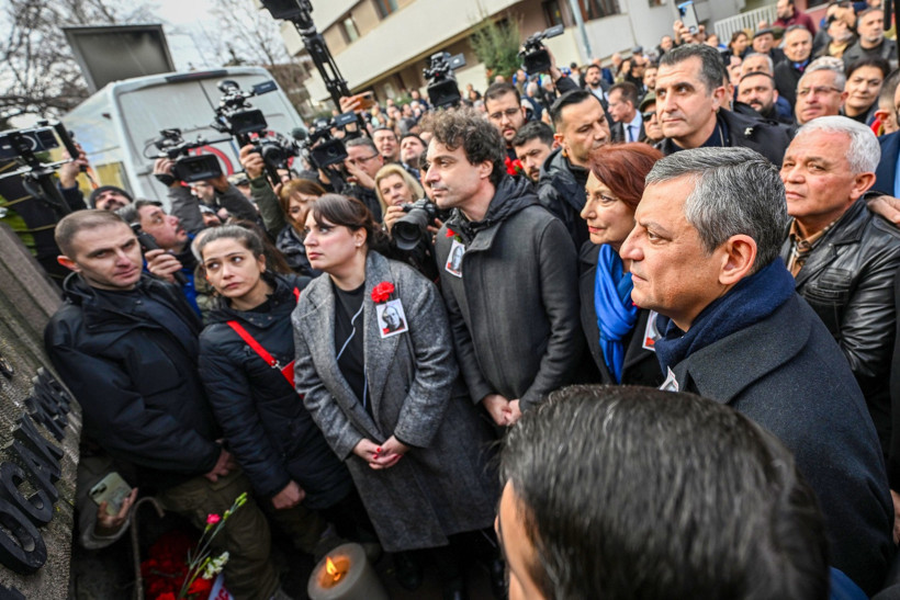 Özgür Özel, Uğur Mumcu anmasında konuştu: O tuğlaları paramparça edeceğiz - Resim : 1