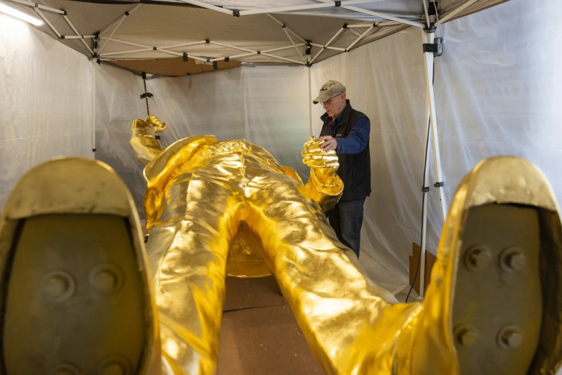 13 milyon liraya dev Trump heykeli diktiler: Tamamı altın kaplama - Resim : 2