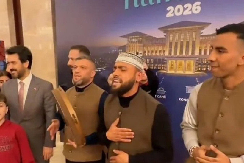 ‘Kabe’de hacılar’ ilahisini dinlerken arkada dönen tarikat kavgasını biliyor musunuz? - Resim : 4