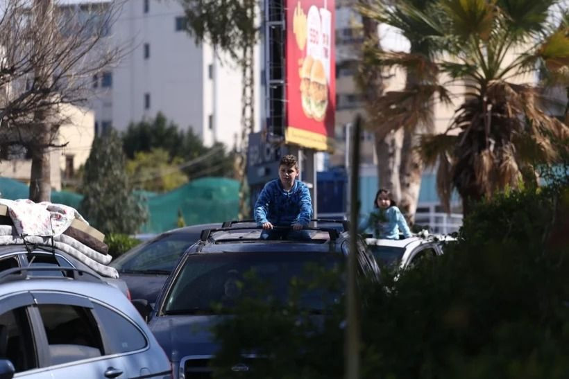İsrail bombalamıştı... Lübnan'da binlerce insan evlerini terk ediyor - Resim: 3