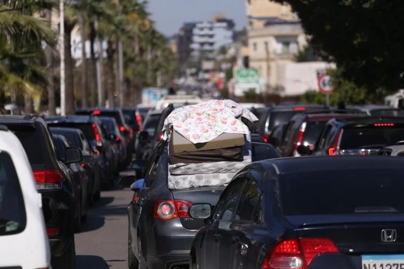 İsrail bombalamıştı... Lübnan'da binlerce insan evlerini terk ediyor - Resim: 9