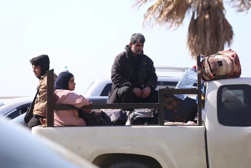 İsrail bombalamıştı... Lübnan'da binlerce insan evlerini terk ediyor - Resim: 4