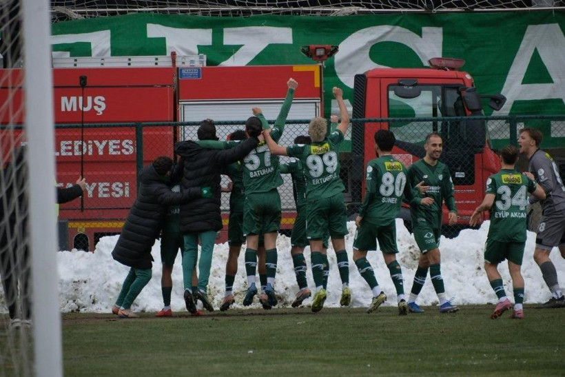Şampiyonluk maçında futbol sahası karıştı: Türkiye'nin efsanesi adım adım... - Resim: 2