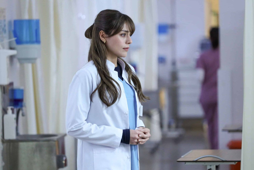 Doktor Başka Hayatta’nın Elif’i Sıla Türkoğlu'nun paylaşımı güldürdü: Komik nöbet mesajı - Resim: 7