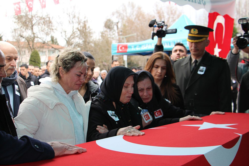 Katar'da şehit olan binbaşı Sinan Taştekin’e memleketi Isparta’da son veda: Annesi ve eşi ayakta duramadı - Resim: 8