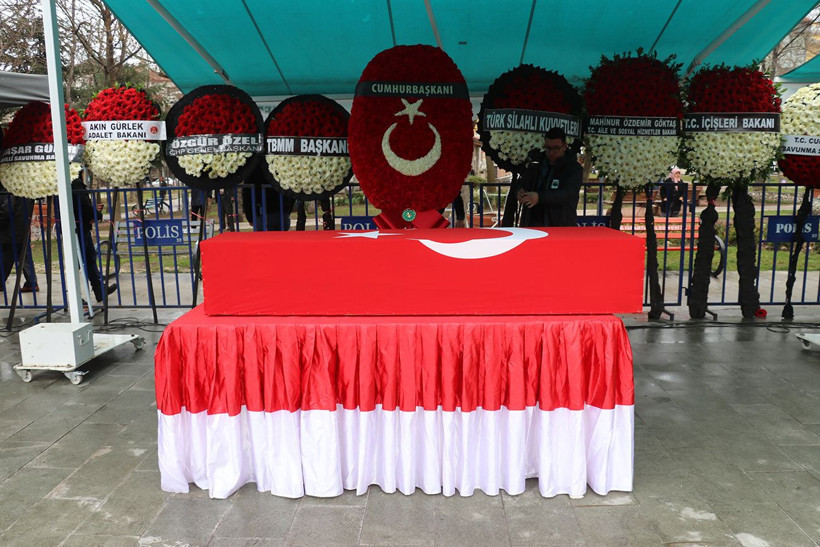 Katar'da şehit olan binbaşı Sinan Taştekin’e memleketi Isparta’da son veda: Annesi ve eşi ayakta duramadı - Resim: 28