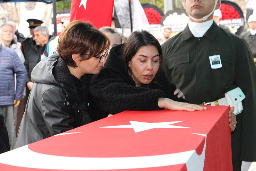 Katar'da şehit olan binbaşı Sinan Taştekin’e memleketi Isparta’da son veda: Annesi ve eşi ayakta duramadı - Resim: 6