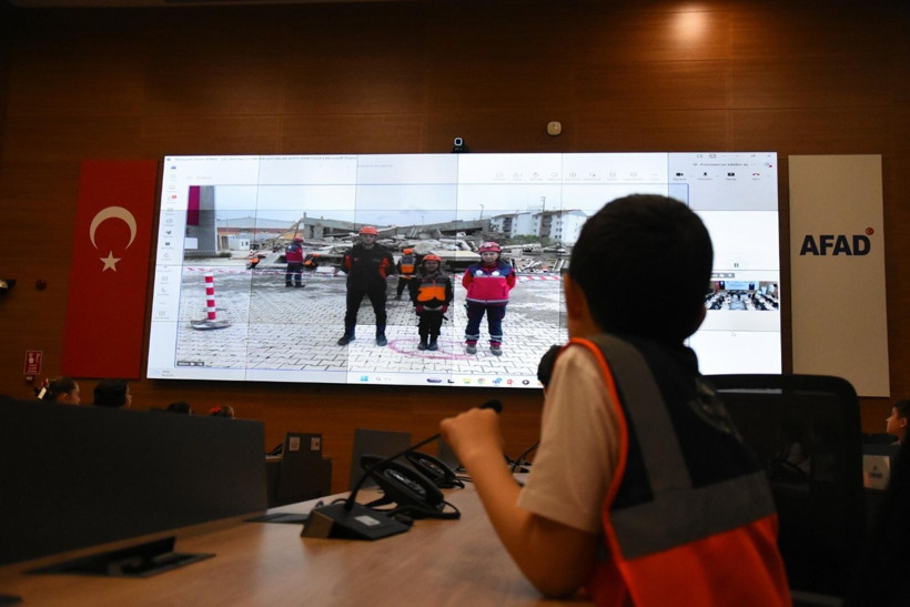 5.5’lik depremi onlar yönetti: Ezberleri bozuldu: İzmir’de komuta çocuklarda - Resim: 13