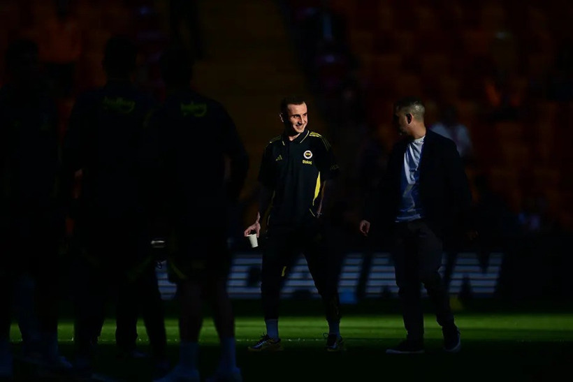 Derbi öncesi Galatasaraylı taraftarlardan Kerem Aktürkoğlu'na tepki - Resim : 1