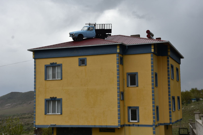 Burası Karadeniz değil: Herkes bu sorunun cevabını arıyor: O araç oraya nasıl çıktı - Resim: 4