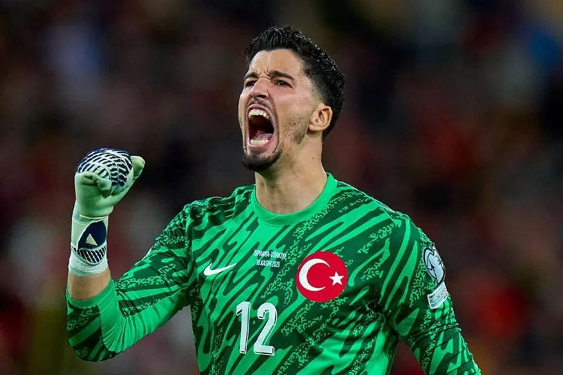 Beşiktaş, milli futbolcuyu transfer ediyor: Karar yeni teknik direktörde - Resim: 6