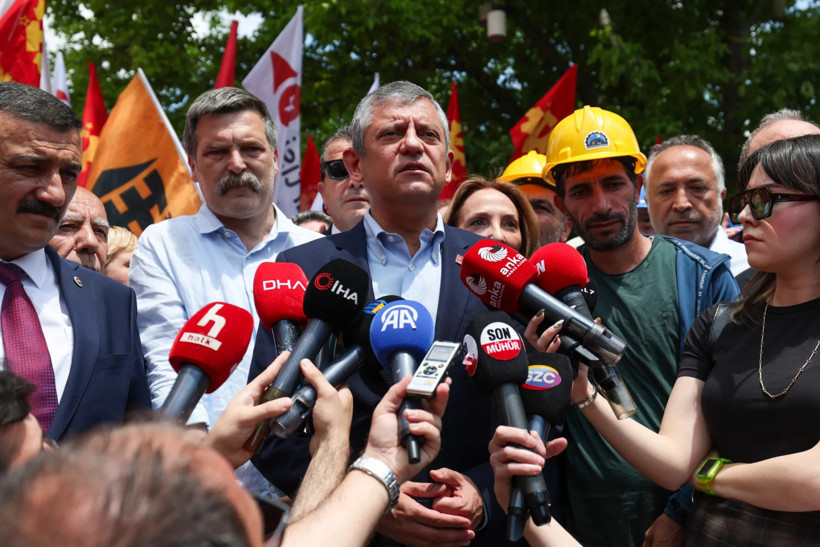 Doruk Madencilik işçileri Yıldızlar Holding önünde: "Verilen sözler tutulana kadar ayrılmayacağız" - Resim : 1