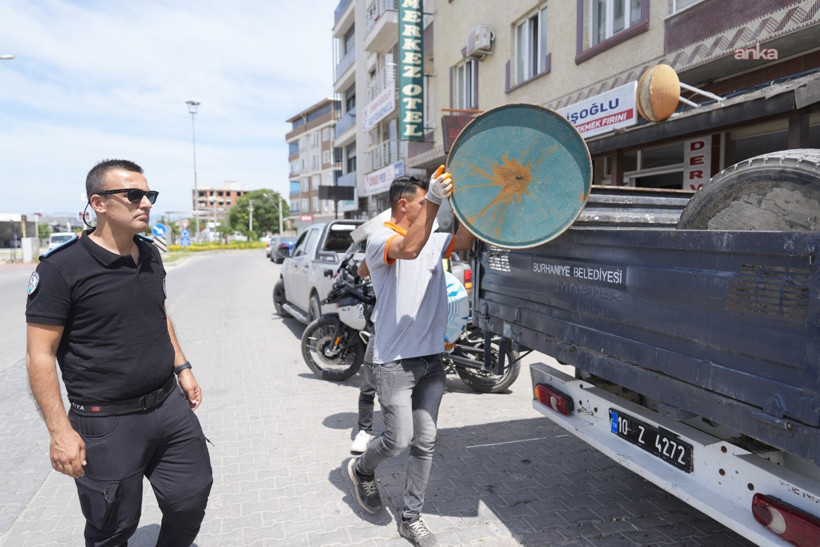 Zabıta ve polis sahada: Burhaniye’de kaldırım ve yol işgalleriyle mücadele - Resim : 1