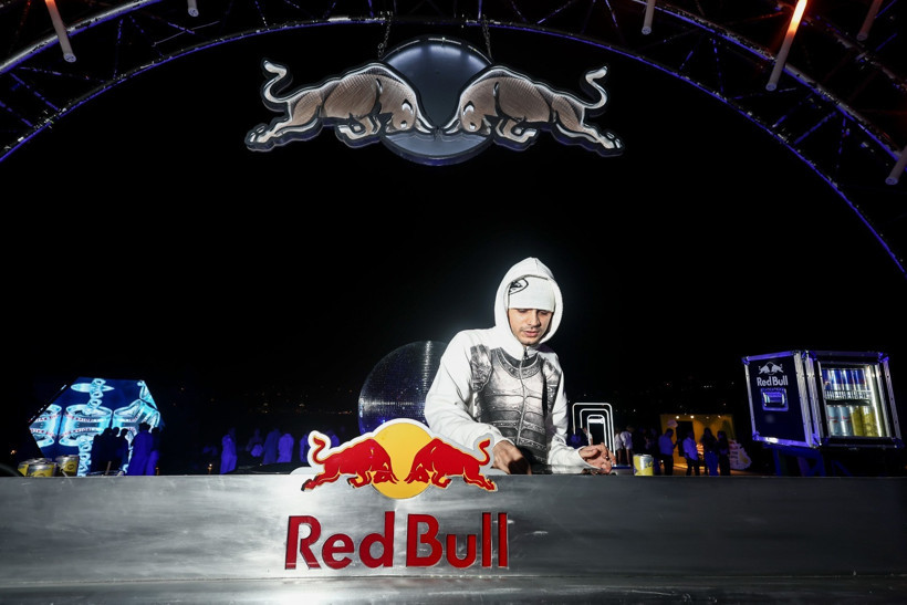 Red Bull yeni ürünlerini Hande Yener’in sahne aldığı gecede tanıttı - Resim : 1