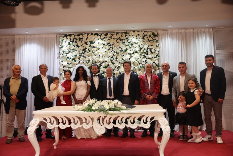 Kilometrelerce uzaktan geldi: Karadenizli aileye gelin oldu - Resim : 2