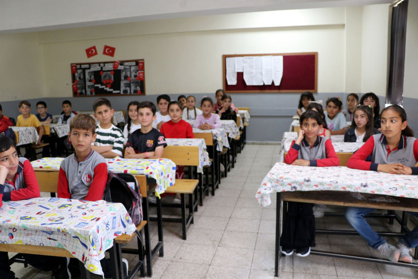 3 yıl boyunca tek başına okudu...İlk kez arkadaşlarıyla karne aldı - Resim: 4