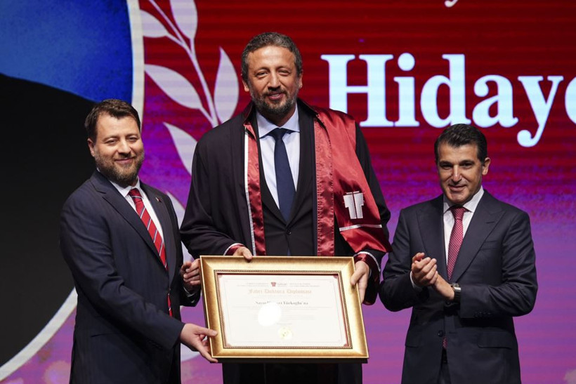 TBF Başkanı Hidayet Türkoğlu'na fahri doktora ünvanı verildi - Resim : 1