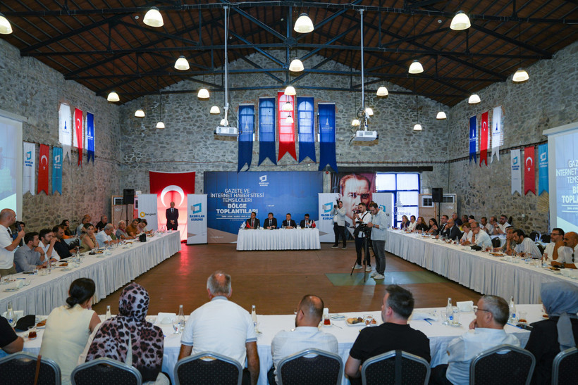 Basın İlan Kurumu Genel Müdürü Çay gazetecilerle bir araya geldi - Resim : 2