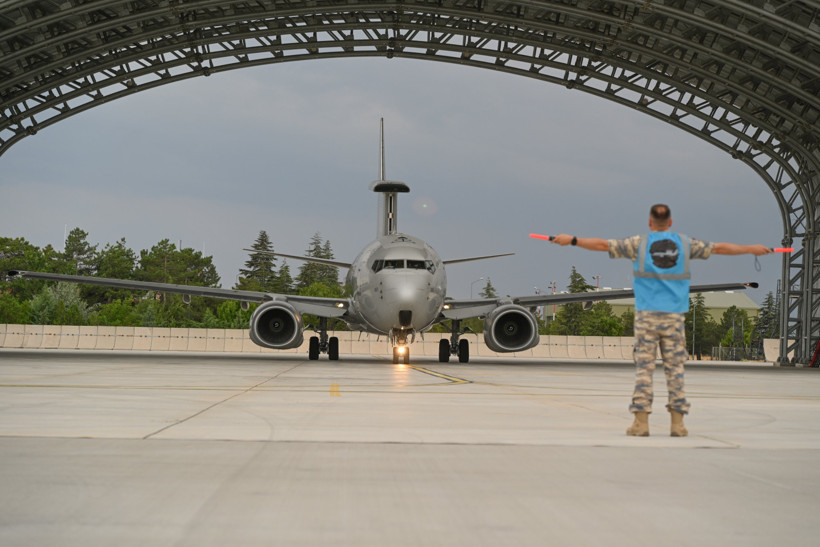 NATO liderleri ona emanetti: Türk E-7T uçağından dev görev - Resim : 1