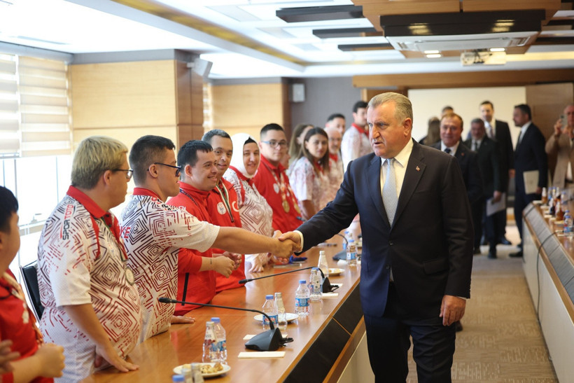 Gençlik ve Spor Bakanı özel sporcular ile bir araya geldi - Resim : 1
