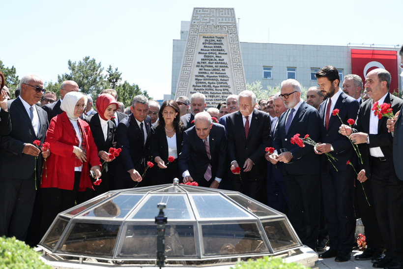 Numan Kurtulmuş, Meclis'te 15 Temmuz anma programına katıldı: