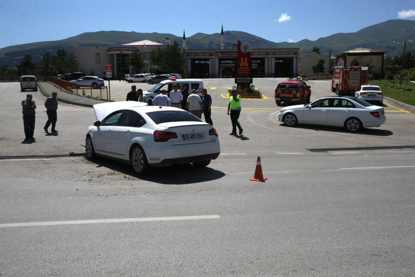 Erzurum’da itfaiye aracıyla çarpıştı: Kazada 7 kişi yaralandı - Resim : 1