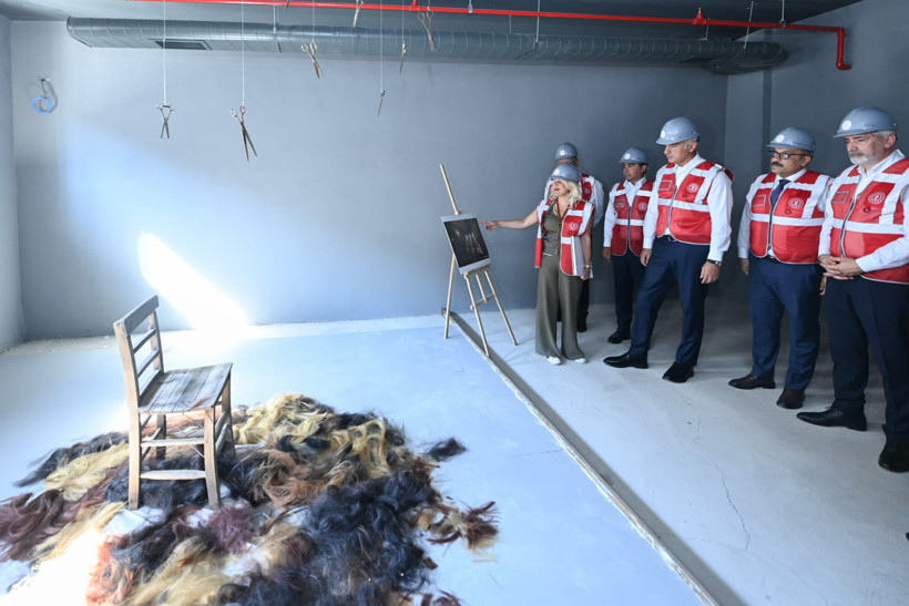 Bakan Ersoy Diyarbakır Anı Müzesi ve Kültür Merkezi'nde: 'Cunta dönemlerinin karanlığı unutturulmayacak' - Resim : 1