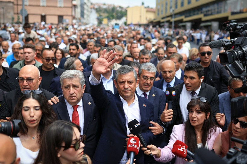 Özgür Özel Yeni Parti'nin genel başkanı seçildi: Özel'in A takımı belli oldu - Resim : 2
