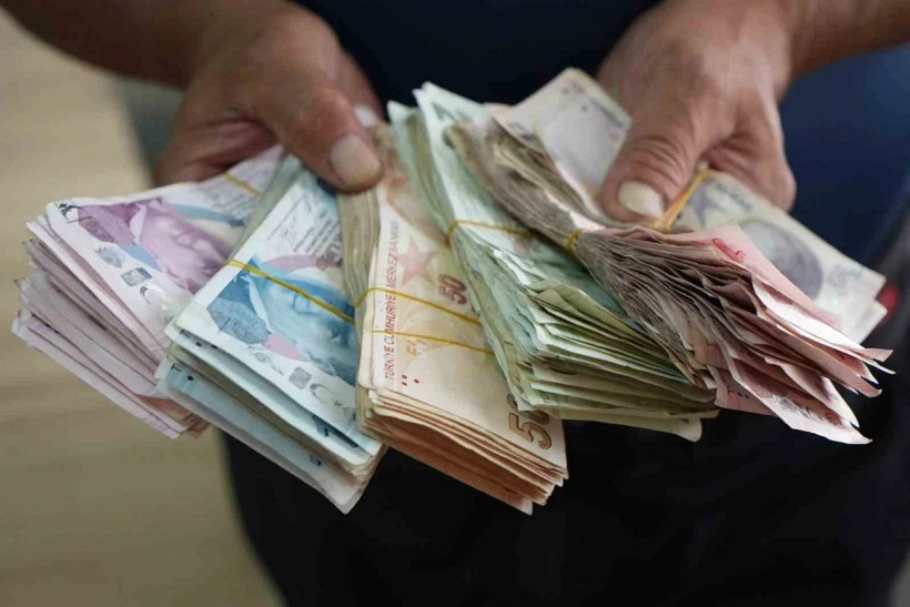 77 yaşındaki dilencinin üzerinden çıkan para şaşkına çevirdi - Resim : 1