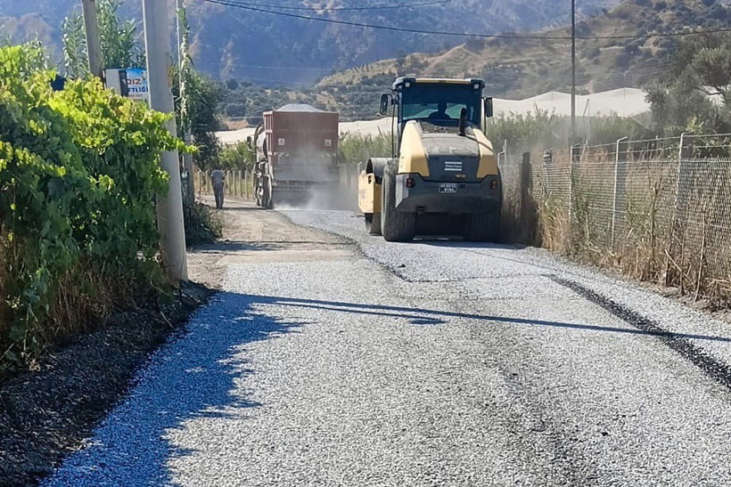 Efeler'de yollar için yoğun mesai: Asfalt çalışmaları sürüyor - Resim : 1