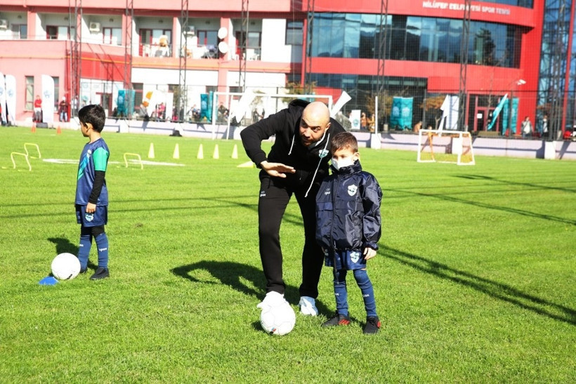 Bursalı eski milli futbolcu açıkladı: 6 yıllık akademisini kapatıyor - Resim : 2