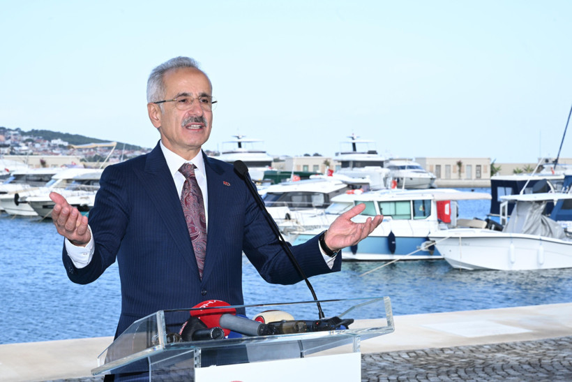Türkiye’nin ilk yerli tarama gemisi suyla buluştu - Resim : 4