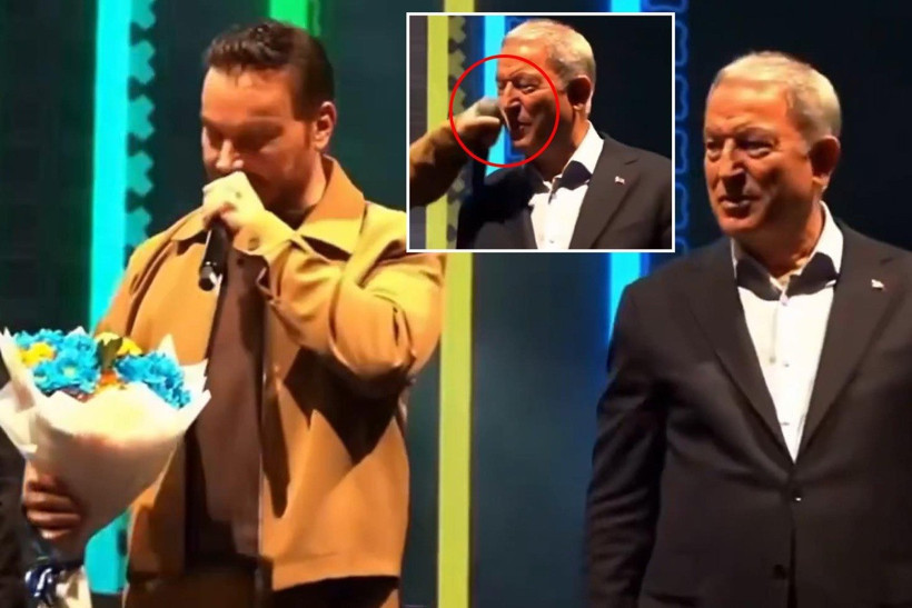 Sinan Akçıl sahnede yanlışlıkla Hulusi Akar'a vurdu: O anlar kamerada - Resim : 1