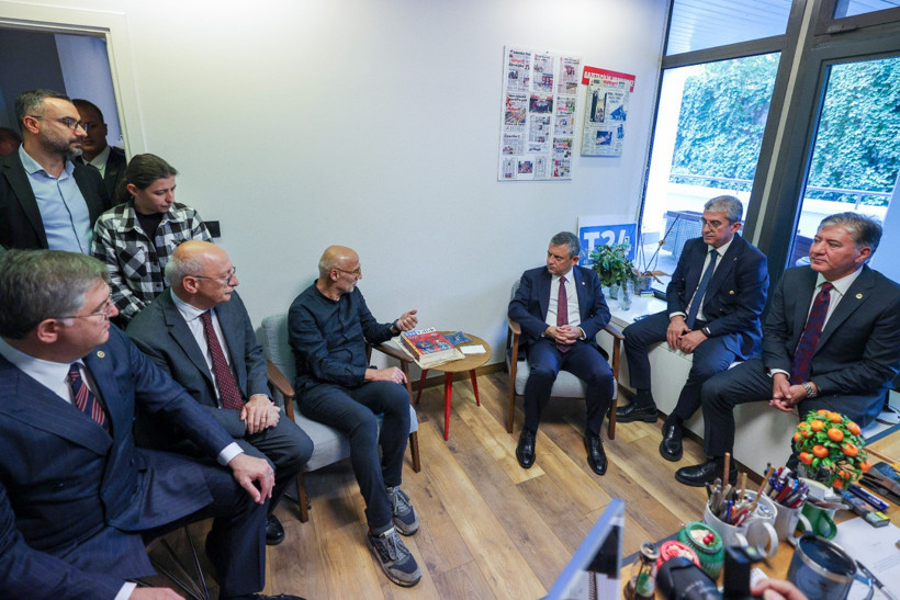 Özgür Özel'den T24'e dayanışma ziyareti: "Bu karardan bir an önce dönülmeli" - Resim : 2