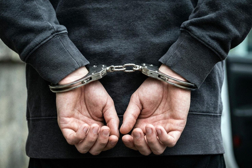 17 yaşındaki alkollü sürücü dehşet saçtı: Biri polis 3 kişiyi vurdu - Resim : 1
