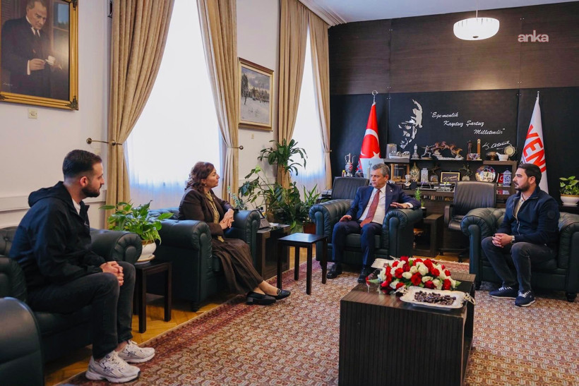 Narin Güran'ın ailesinden Özgür Özel'e ziyaret - Resim : 2