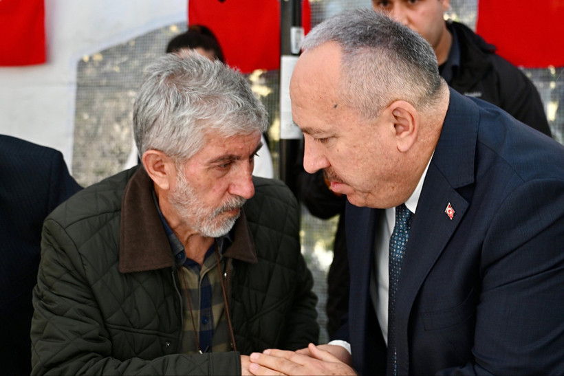 Emniyet Müdürü Fidan, şehit polis Türkoğlu’nun ailesini ziyaret etti - Resim : 1