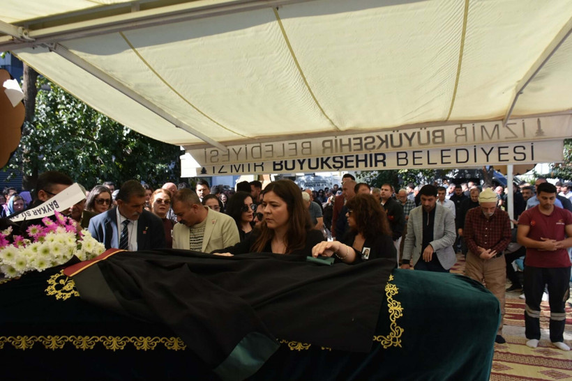 İzmir'de avukatlık cübbesiyle uğurlandı: Penbegül’ü polis nişanlısı öldürmüştü - Resim : 2
