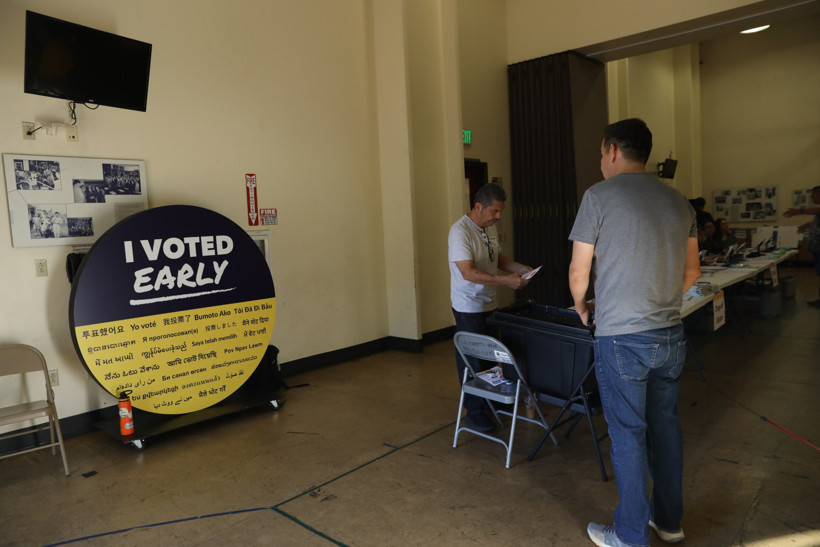 Los Angeles’ta ara seçimler öncesi erken oy verme başladı - Resim : 2