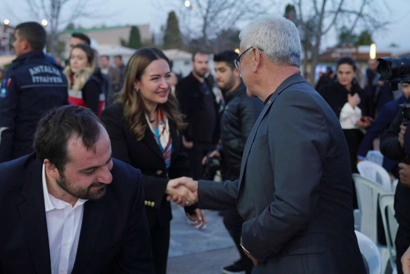 İddianamesini hazırlayan savcı ‘Muhittin Böcek’e özgürlük’ iftarında: Duaya ‘amin’ dedi - Resim : 1